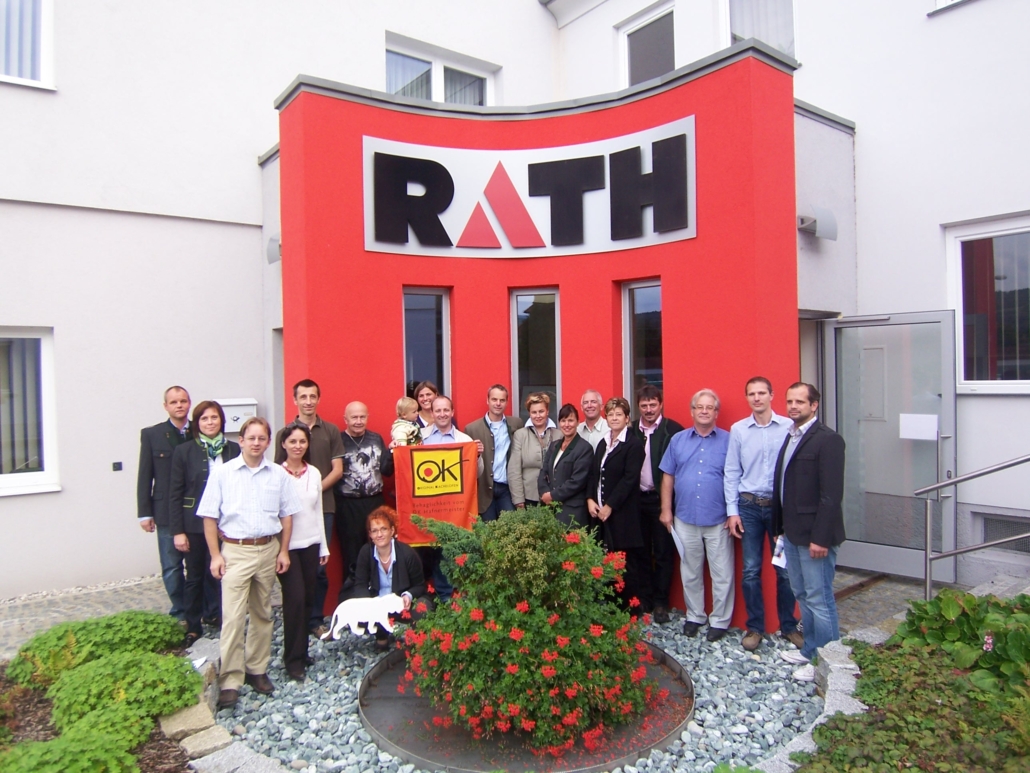OK-Hafnermeister – Markengemeinschaft Original Kachelofen Mitglieder der damaligen OK-Hafnermeister, heute Markengemeinschaft Original Kachelofen, bei einem gemeinsamen Treffen